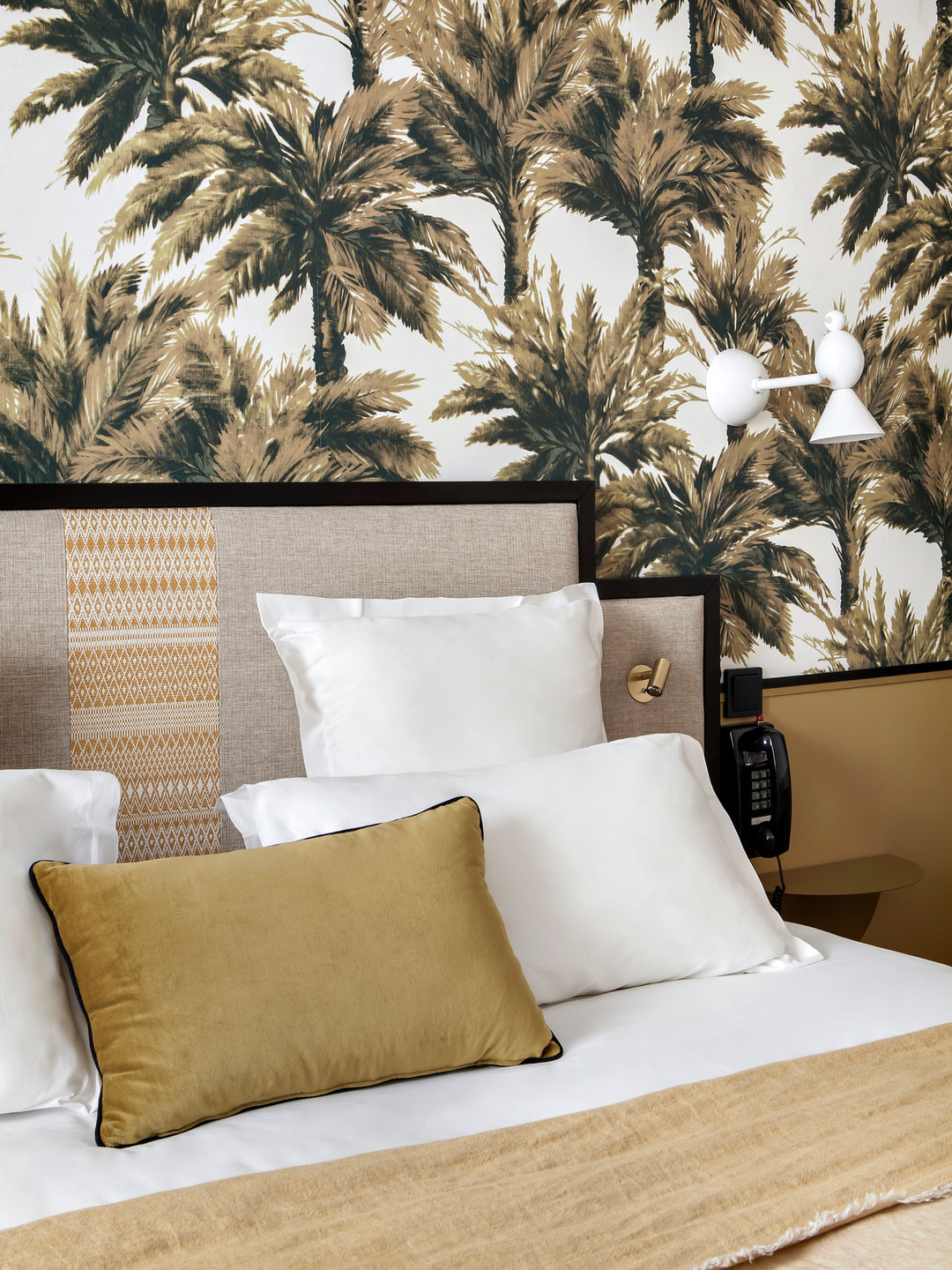 Alouette Wall Lamp