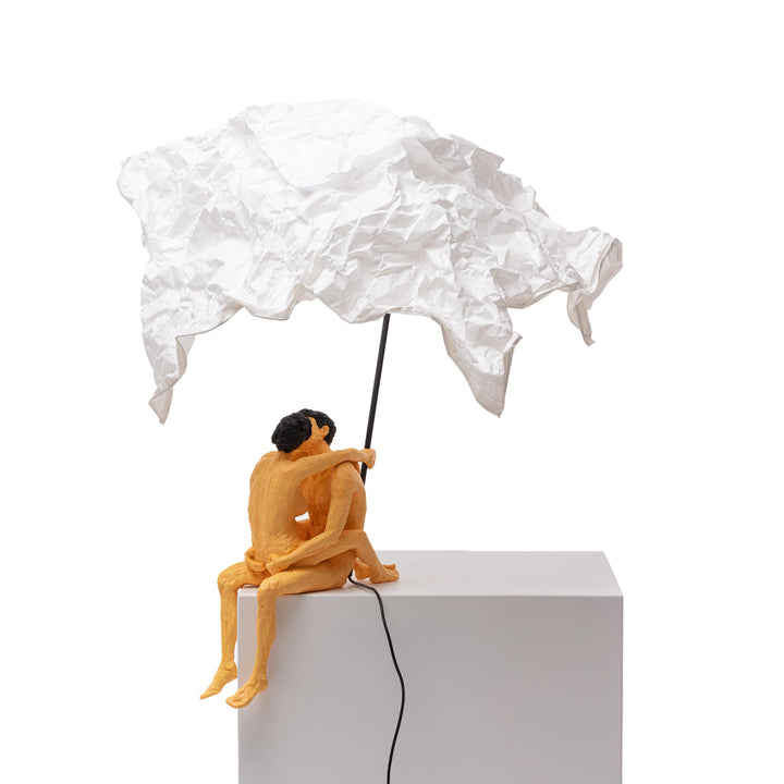 Seletti Love Is a Verb Lamp Max &amp; Roberta, side view of the couple and the tall black stem