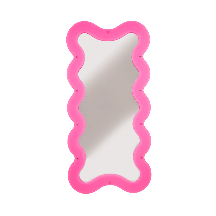Seletti Supercurve Wavy Mirror Tall, front view of the full-length wavy pink frame