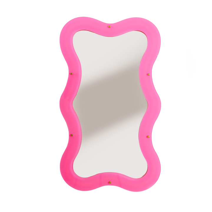 Seletti Supercurve Wavy Mirror Tiny Tall, angled view of the wavy pink frame