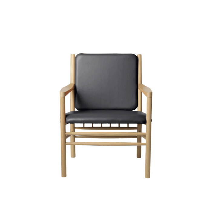 FDB Møbler J147 Armchair, Nature Lacquered Oak/Black Leather