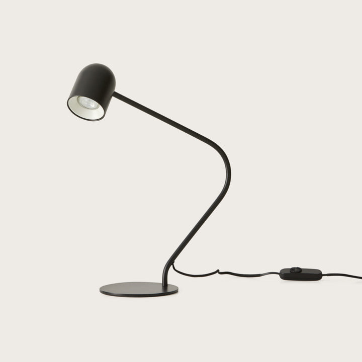 Pipe Table Lamp in matt black, curved rod arm with dome head and round base, with cable dimmer, by Aromas del Campo