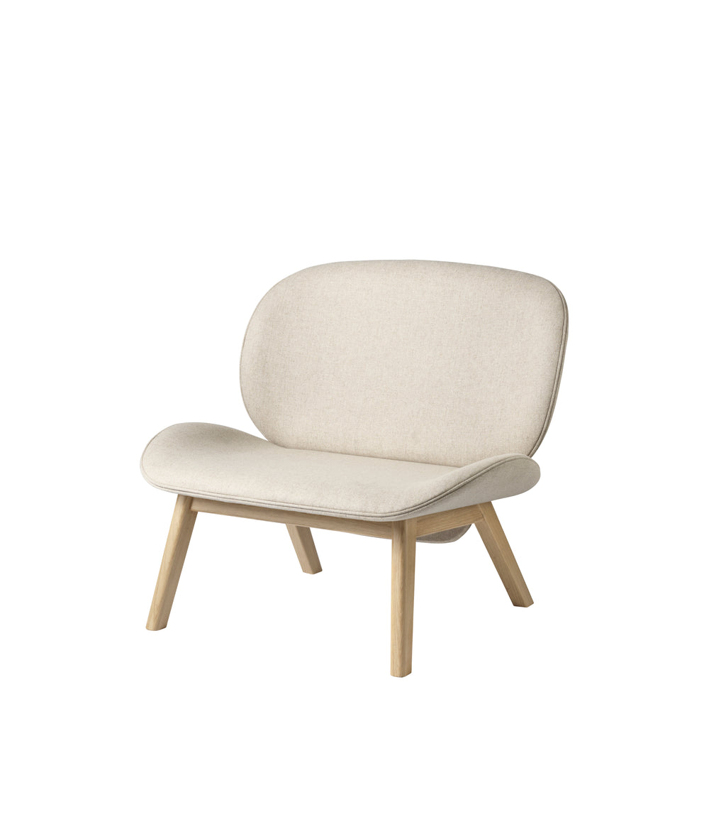 FDB Møbler L32 Suru Lounge Chair, Nature Lacquered Oak/Beige