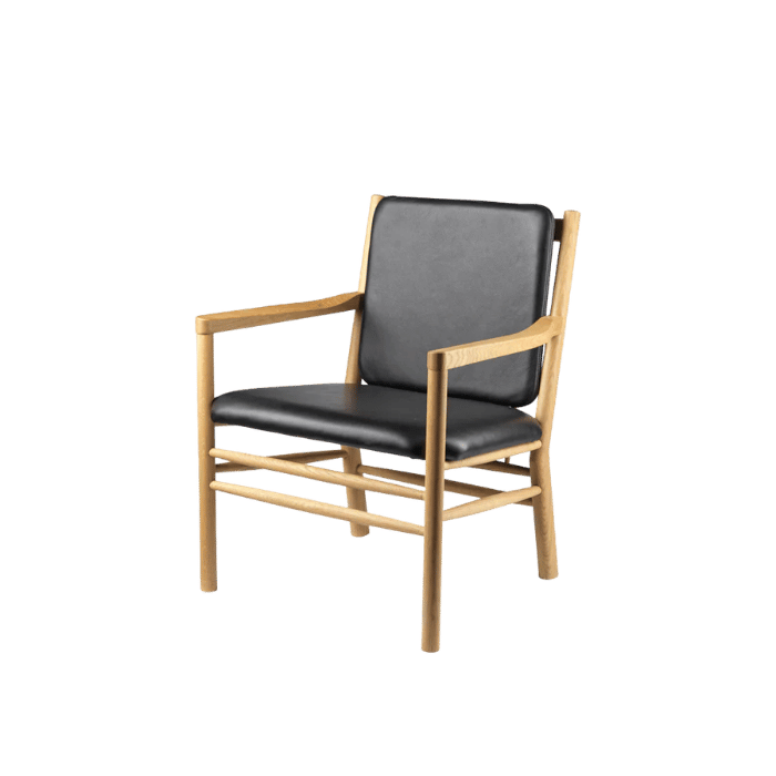 FDB Møbler J147 Armchair, Nature Lacquered Oak/Black Leather