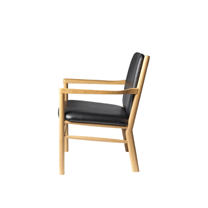 FDB Møbler J147 Armchair, Nature Lacquered Oak/Black Leather