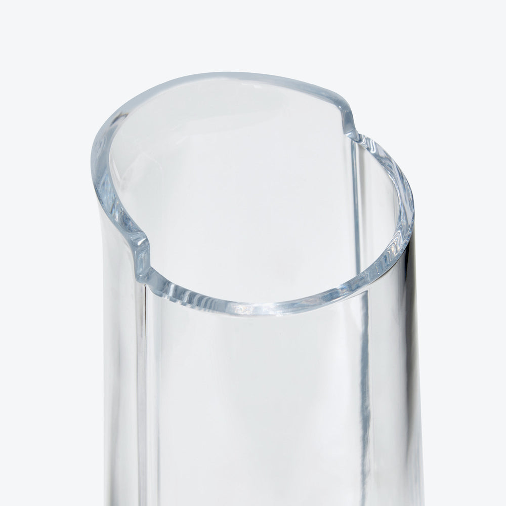 Hew Carafe — Clear carafe, close-up of the folded spout at the rim