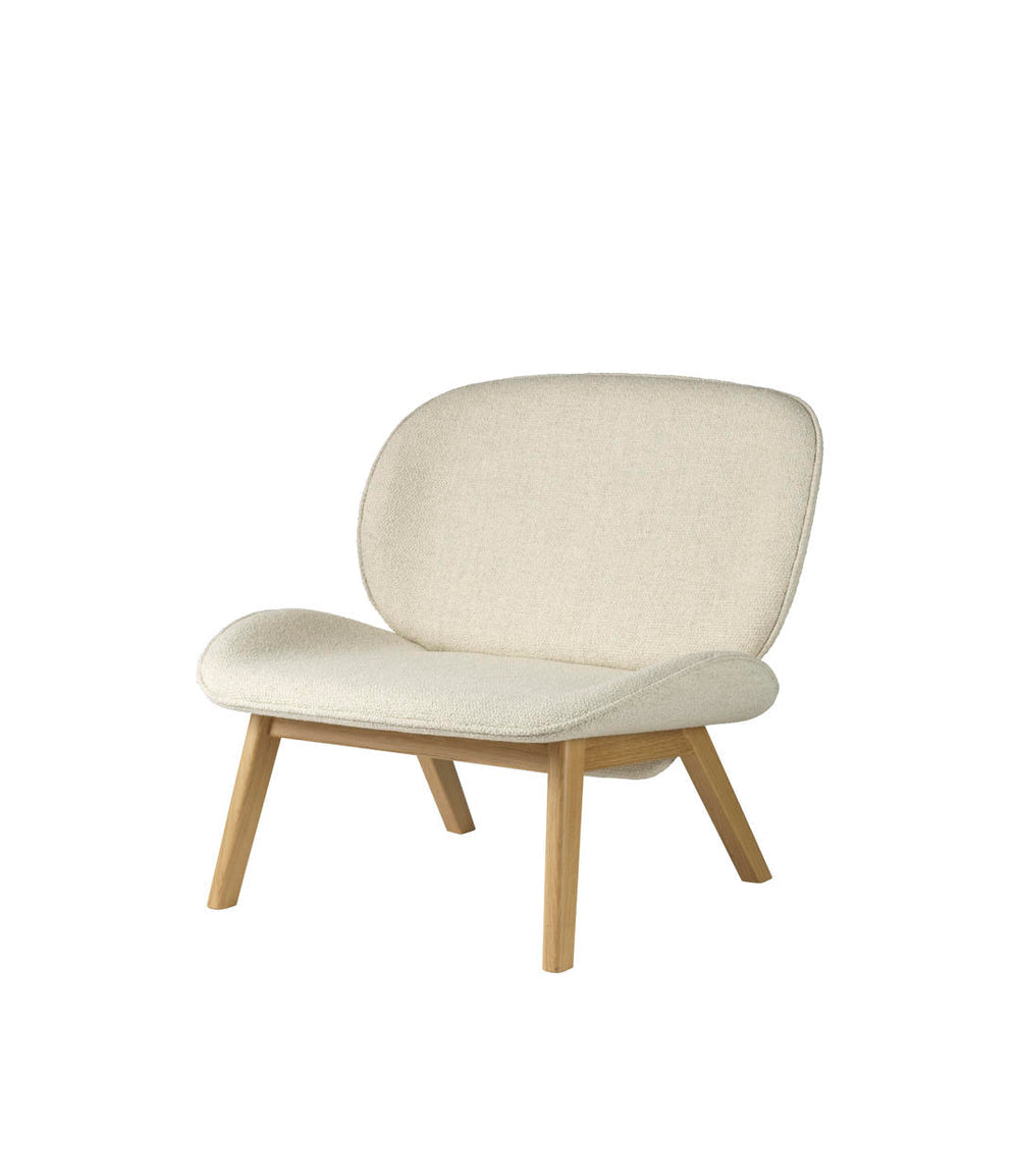 FDB Møbler L32 Suru Lounge Chair, Nature Lacquered Oak/Light Beige
