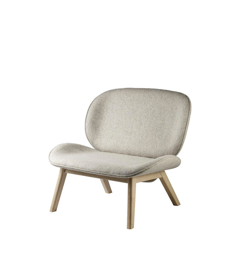 FDB Møbler L32 Suru Lounge Chair, Nature Lacquered Oak/Dark Beige