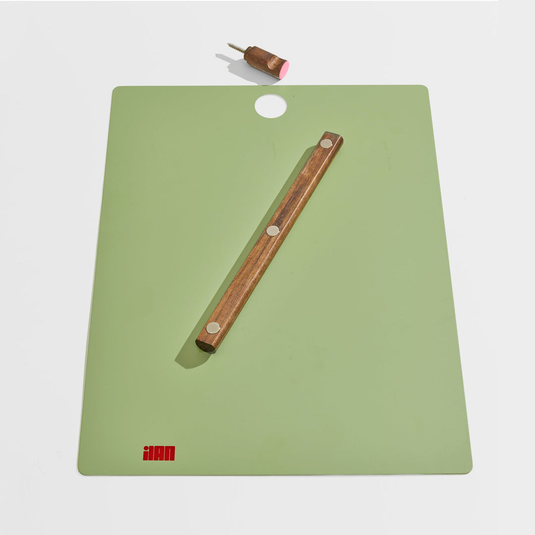 The Magnetic Clipboard - Green