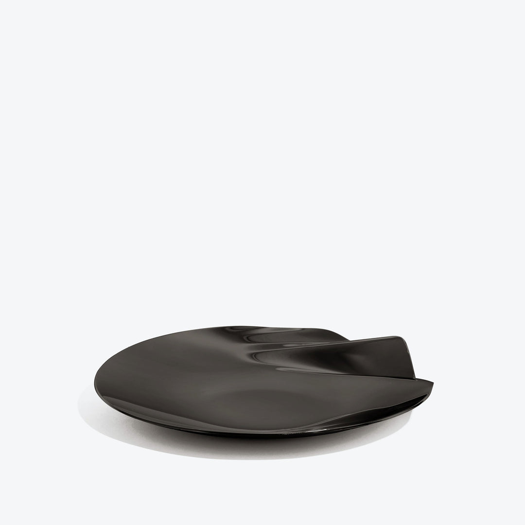 Serenity Platter — medium black platter, low side view of the rippled edge on a white background