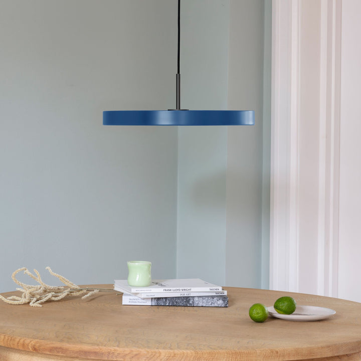 UMAGE Asteria Medium Pendant Lamp, Black Details