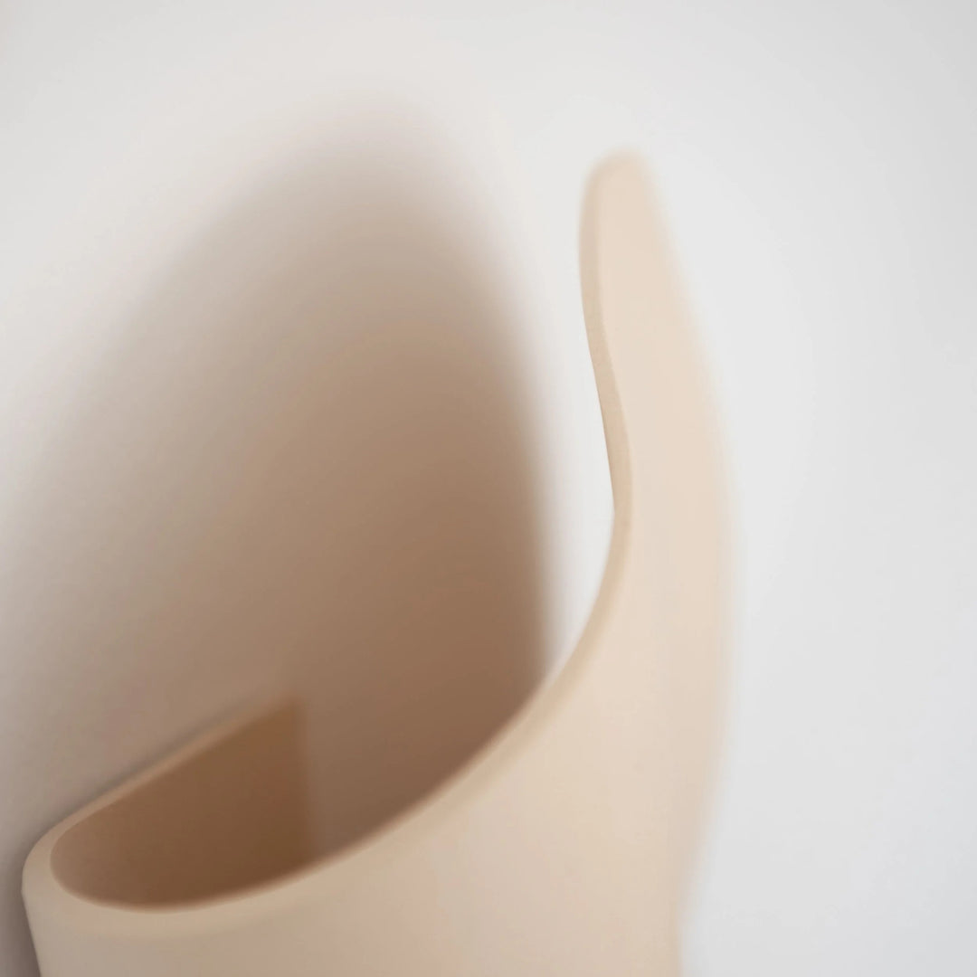 Folding &amp; Unfolding Ceramic Wall Sconce - detail