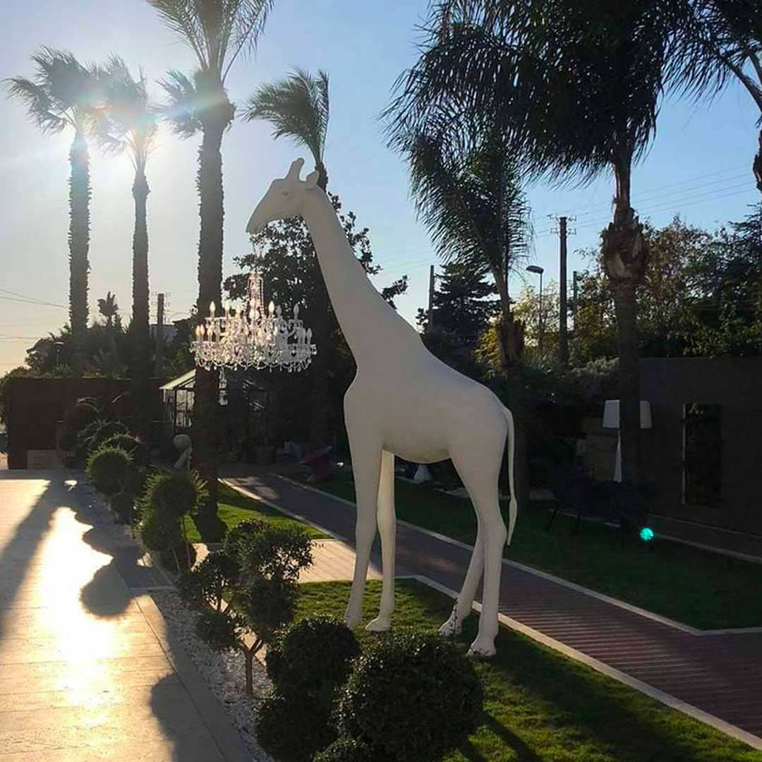 Giraffe in Love XL Outdoor by Qeeboo